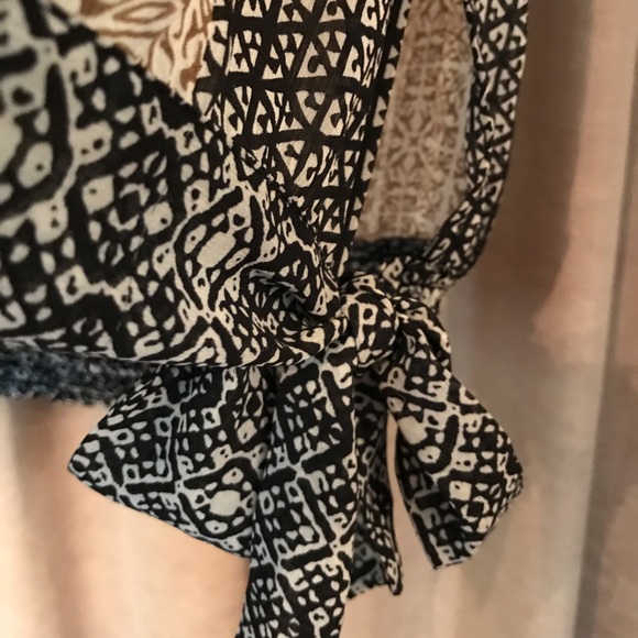 😀 $30/3 Blouse flutter sleeve - Picture 2 of 3